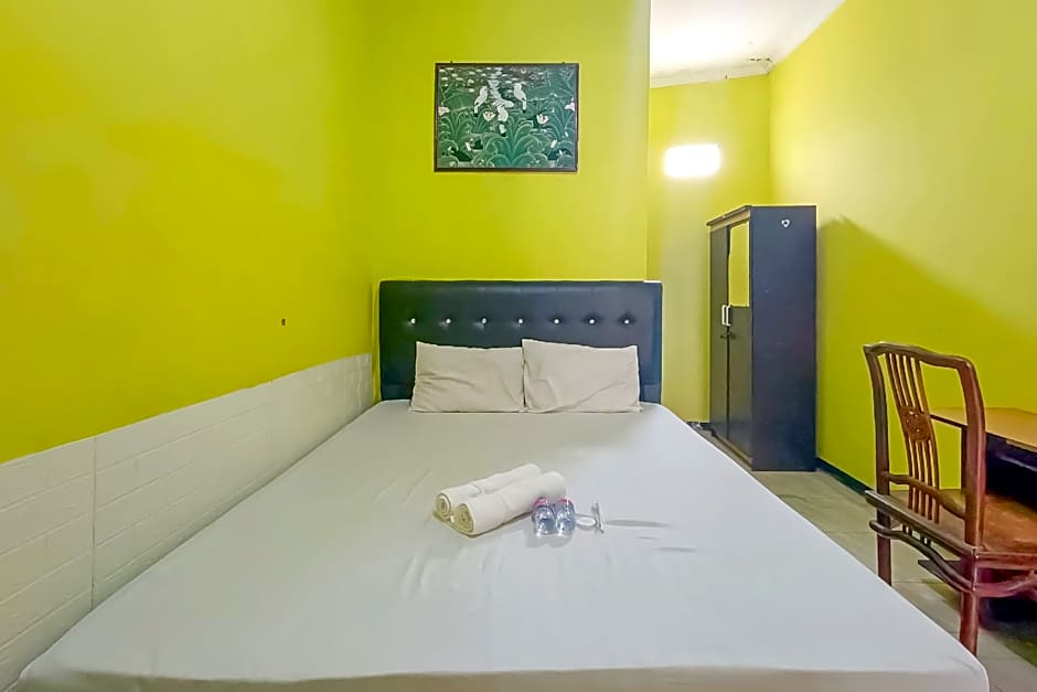 WILUDJENG Guest House near Alun Alun Sragen Mitra RedDoorz