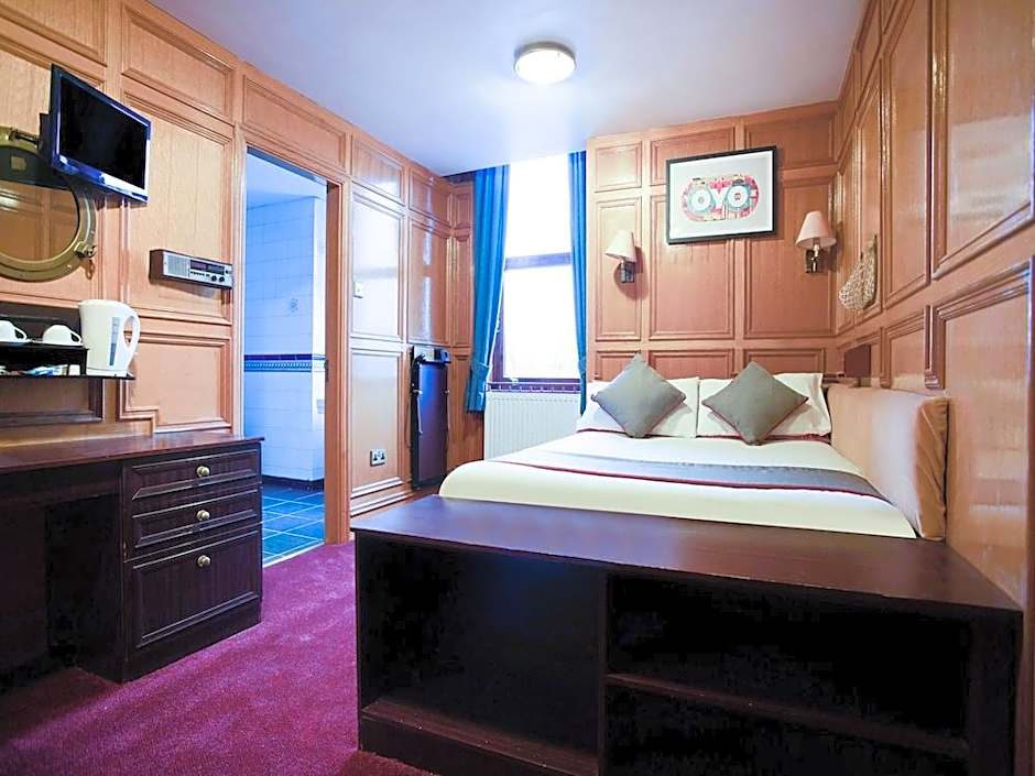 OYO The Rowers Hotel