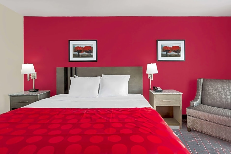 Clarion Pointe - Greensboro Coliseum Area