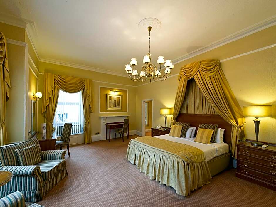 The Royal & Fortescue Hotel