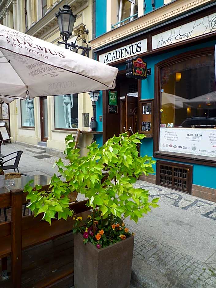 Academus Pub & Guest House