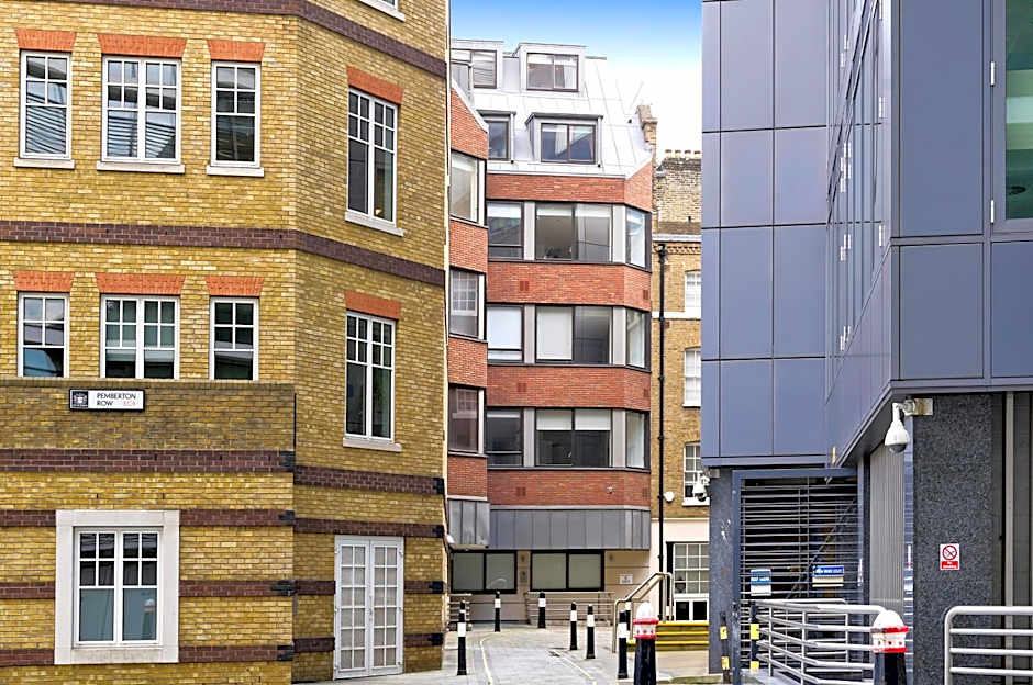 Red Lion Court by City2Stay