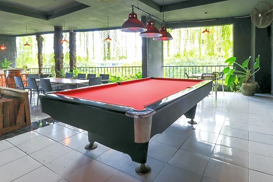 Labuana Homestay and Cafe Garden Makassar by ZUZU