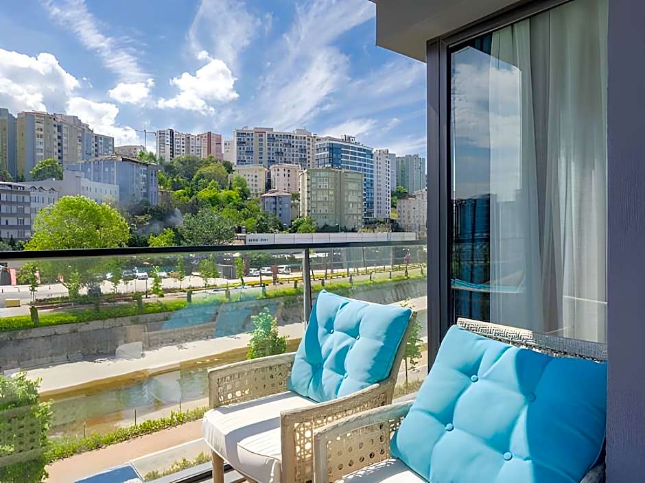 The Superior Living Kagithane