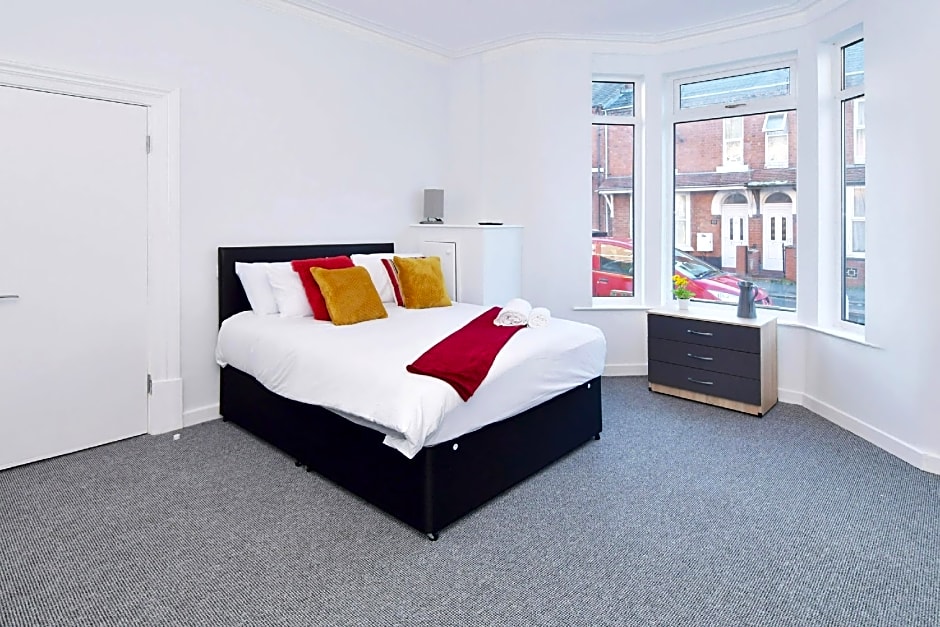 Townhouse @ 272 Walthall Street Crewe