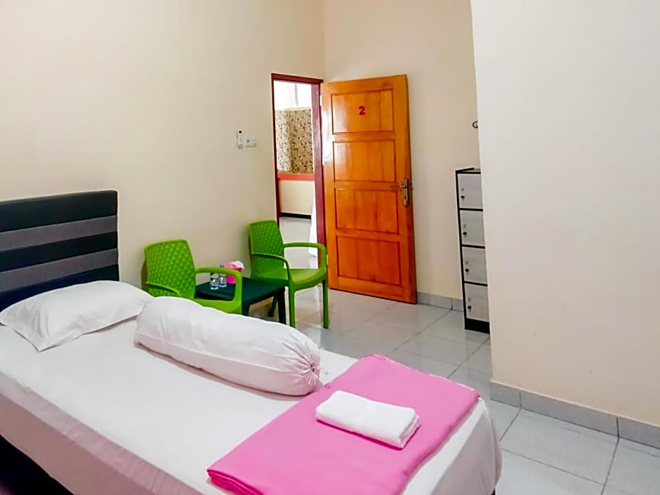 RedDoorz @ Makarios Hotel Poso