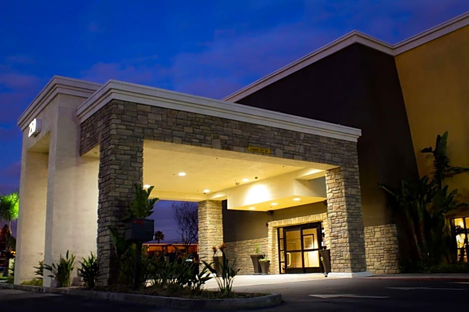 Best Western Plus Arrowhead Hotel