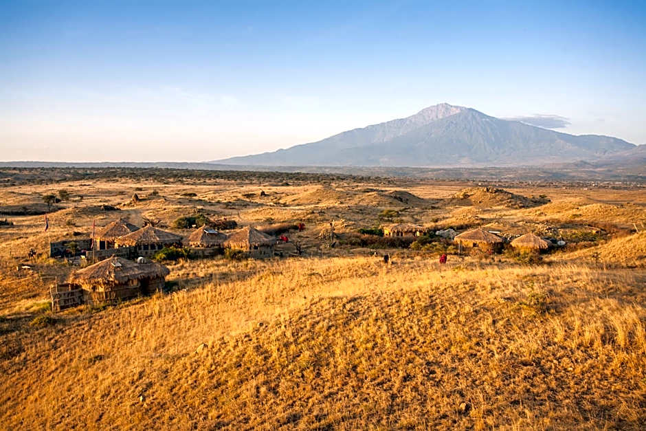 Original Maasai Lodge – Africa Amini Life