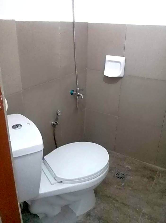 MiL's Hillside Tourist Inn