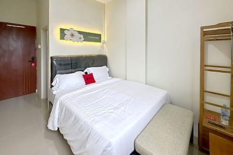 RedDoorz Plus @ Komplek ABC Batu Aji Batam