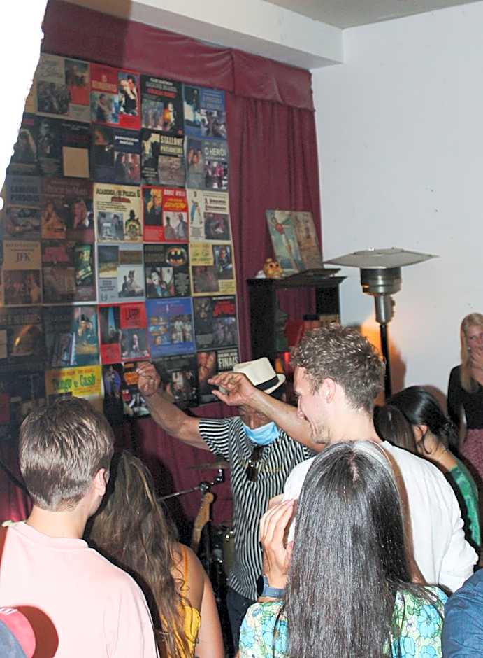 Alface Hall Hostel & Bar