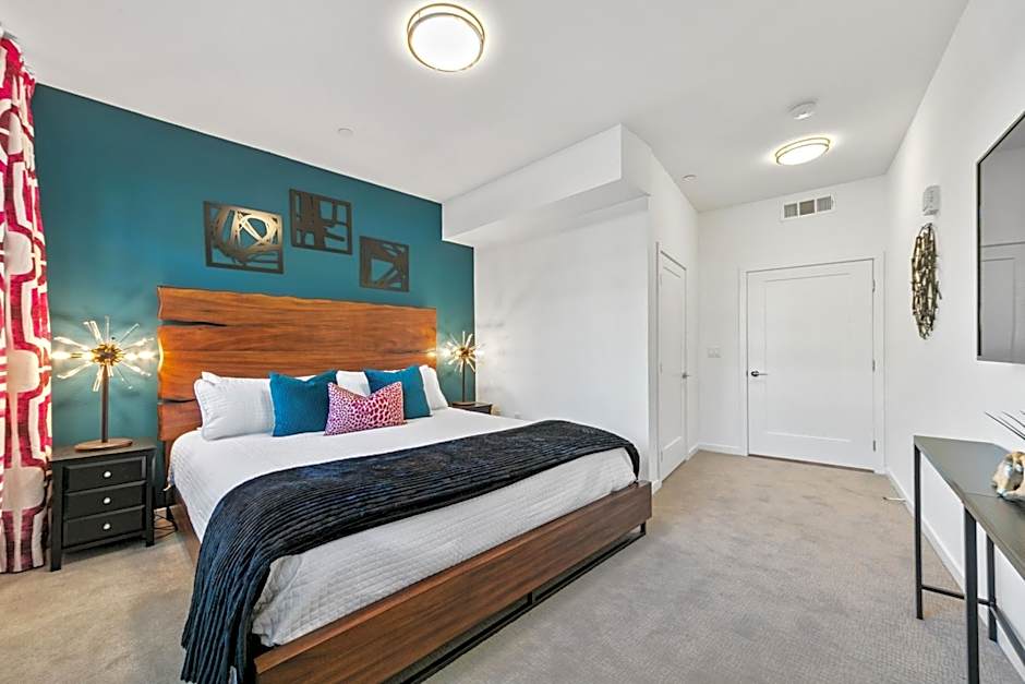 Fairfax District Chic City Oasis 2 BR Apt with Den 136