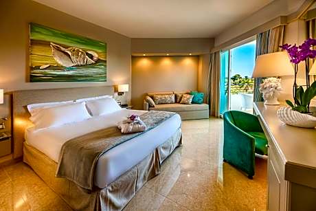 Deluxe Double or Twin Room with Partial Sea View