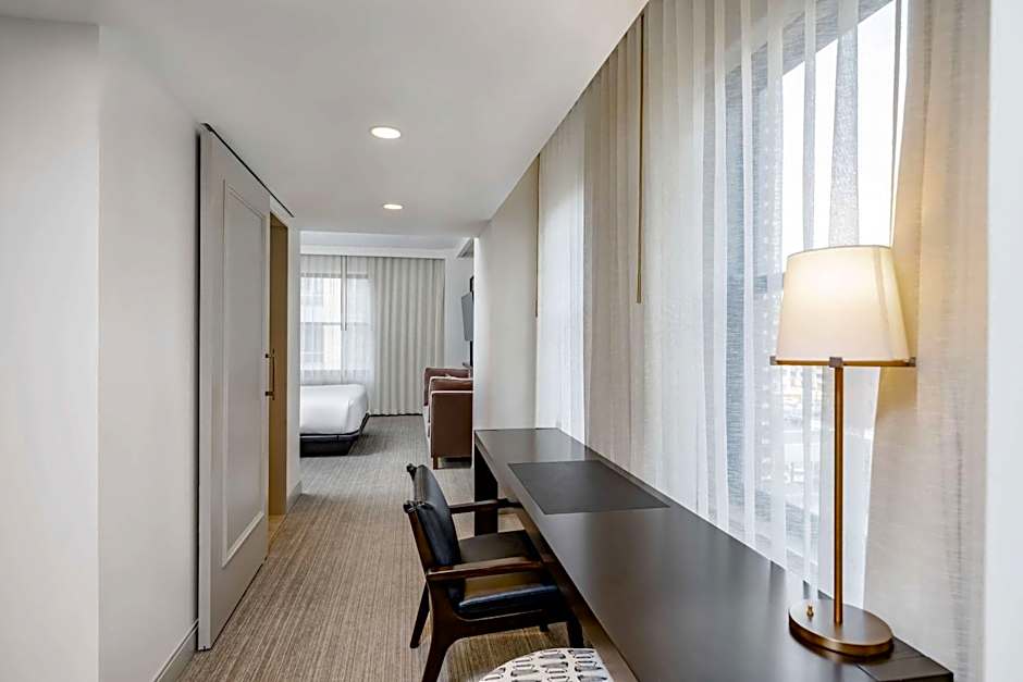 Hotel Fort Des Moines, Curio Collection by Hilton