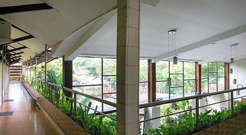 RedDoorz @ Hotel Surabaya Sumenep