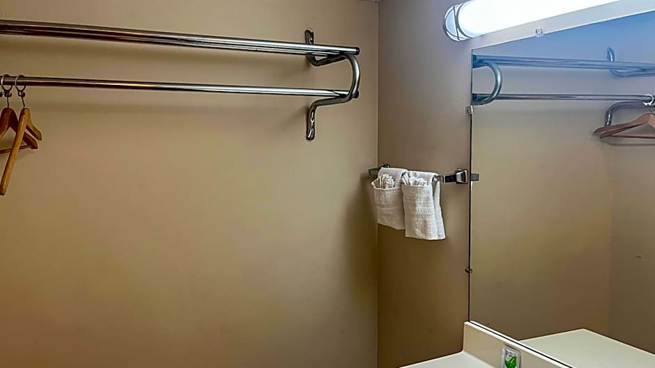 Motel 6 Victorville Green Tree Bvld