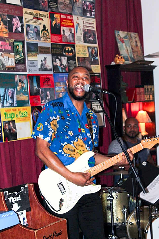 Alface Hall Hostel & Bar