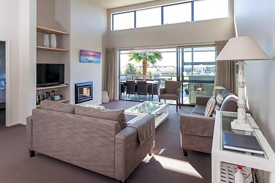 Sovereign Pier On The Waterways