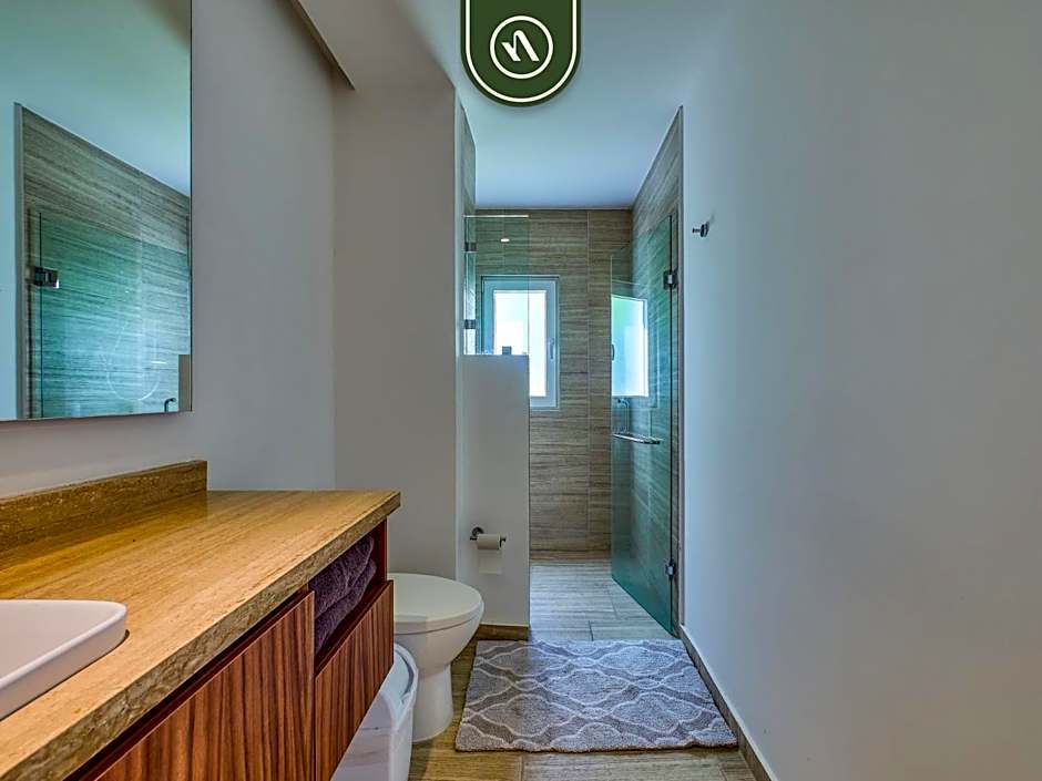 New 1 BR Condo - Oceanview Pool - 2 min to Beach