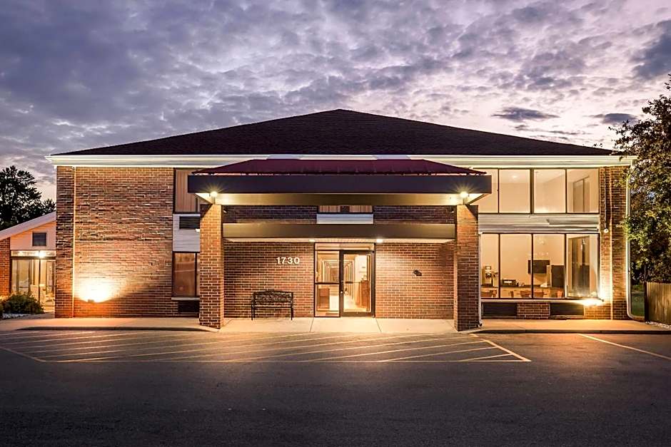 Super 8 by Wyndham Watertown WI