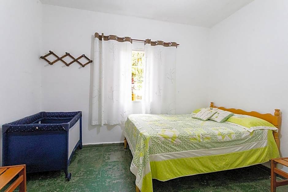 Piscina, jardim, área gourmet e vista arborizada