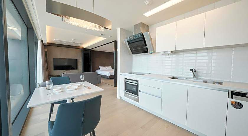 UH FLAT SIGNATURE DAEGU 