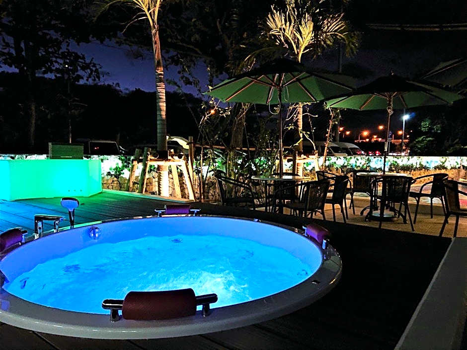 Green Rich Hotel Okinawa Nago (Artificial hot spring Futamata Yunohana)