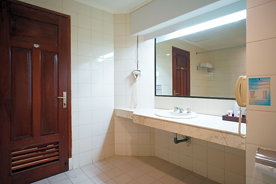 OYO 1735 Adika Bahtera Hotel