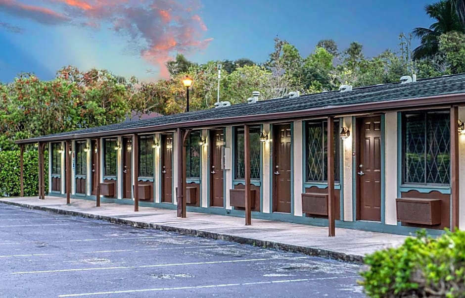 Spinnaker Inn of Naples