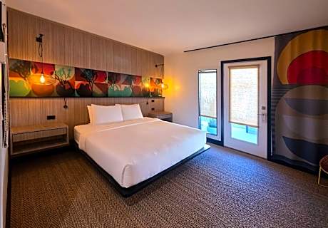 Deluxe King Room