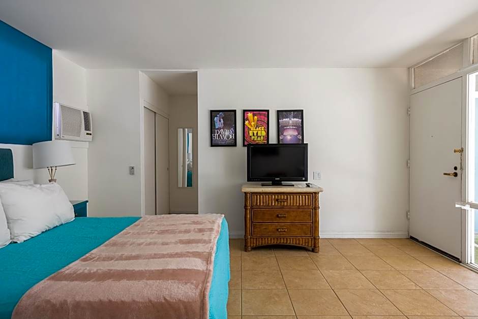 Monkey Tree Hotel by AvantStay Stylish Hotel in Palm Springs w Pool