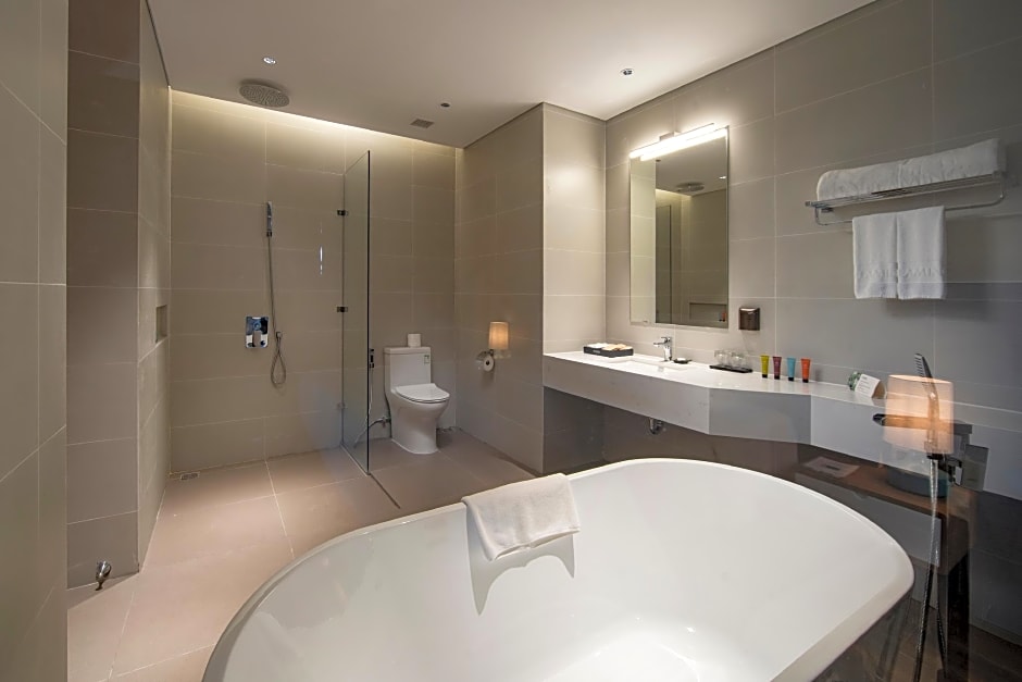 Flamingo Cat Ba Beach Resort