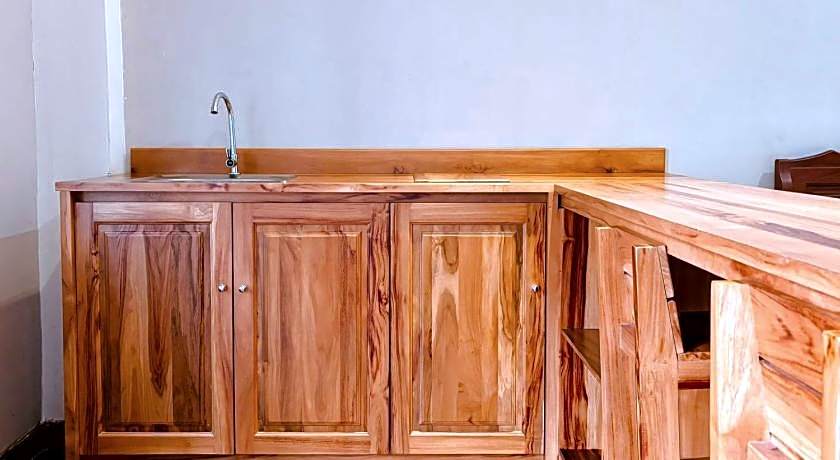 Thongs Inn Hotel Kualanamu