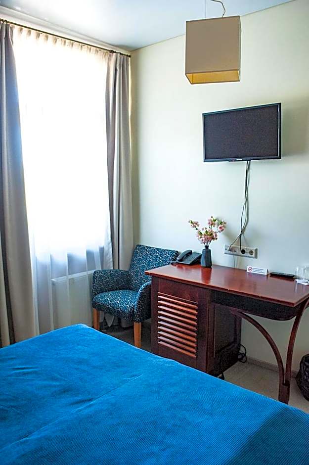 Port Hotel