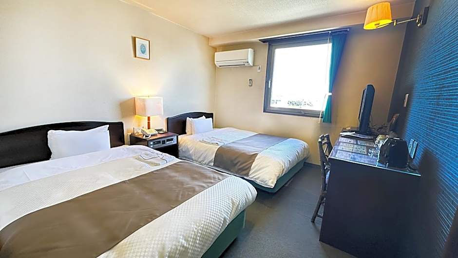 Photo 1 of 6 of 2 Beds, Smoking