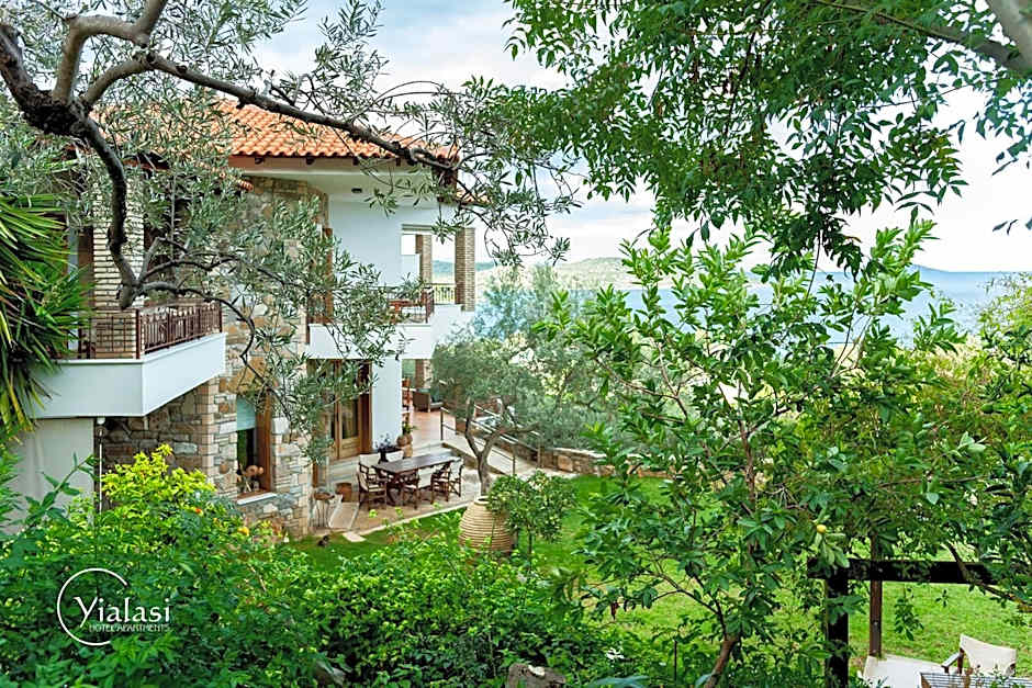 Yialasi Hotel