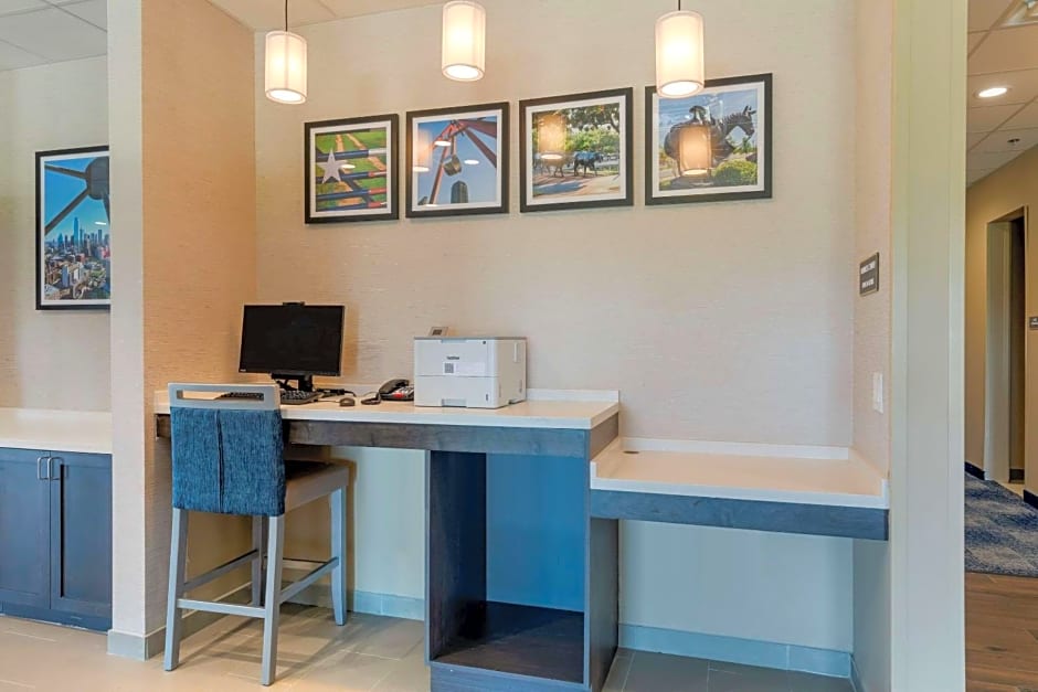 Comfort Inn & Suites Balch Springs - SE Dallas