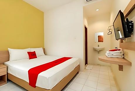 RedDoorz Plus @ Slamet Riyadi