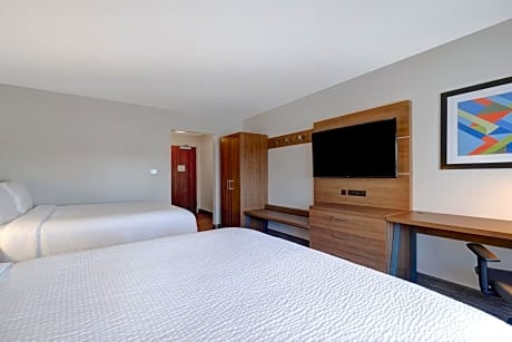 Standard Queen Room with Two Queen Beds - Communication Accessible