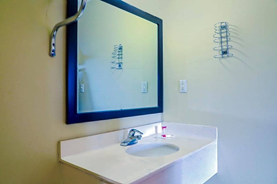 Economy Inn By OYO Ashburn