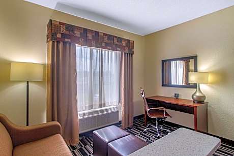 2 Queen Beds, Suite, Nonsmoking