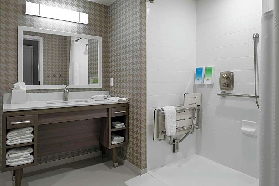 Photo 1 of 1 of Studio 1 King Bed, Hearing/Mobility Accessible, Roll in Shower