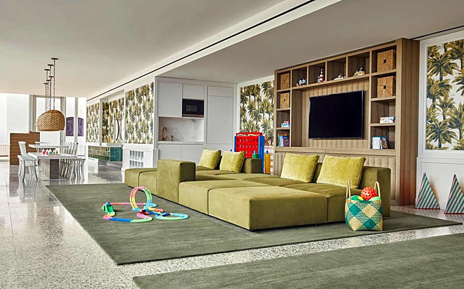 Four Seasons Hotel at The Surf Club