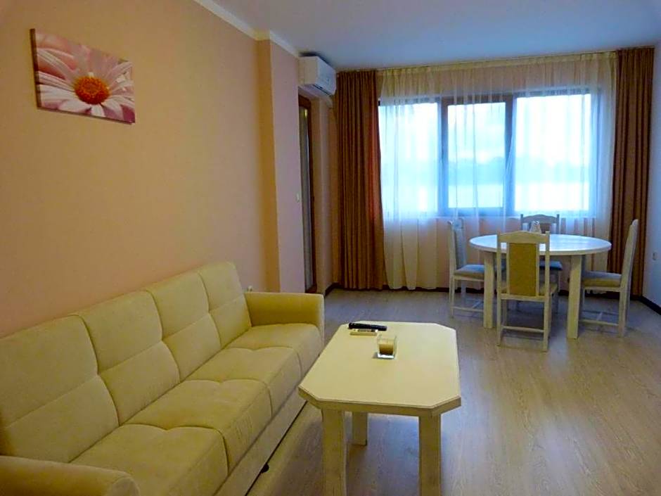 Toma's Residence - Front Beach