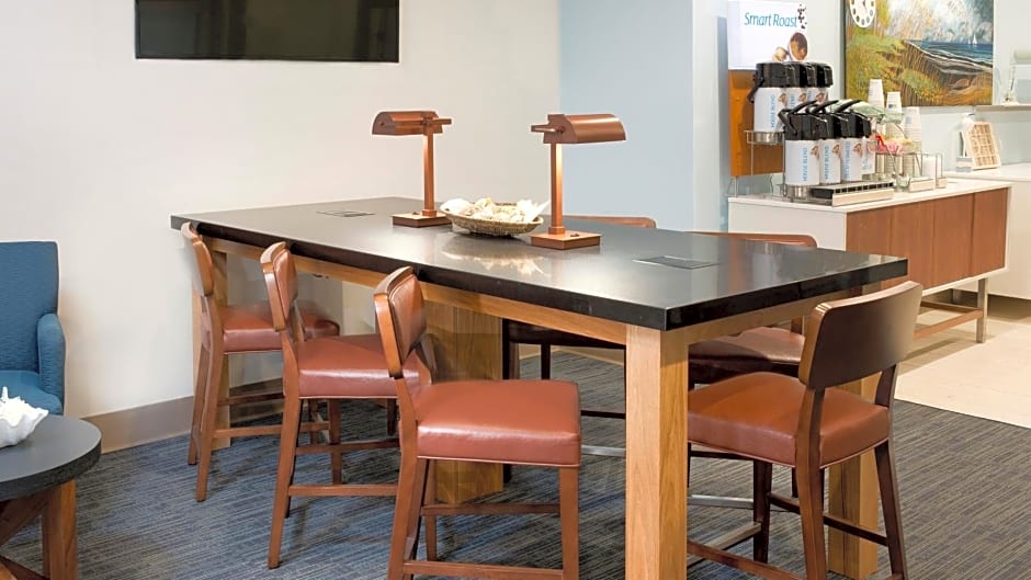 Holiday Inn Express Hilton Head Island, an IHG Hotel