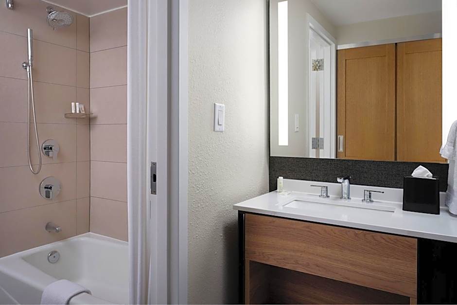 Sheraton Grand Rapids Airport Hotel