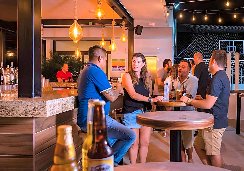 Nomads Party Hotel & Hostel