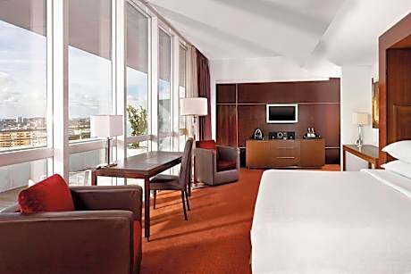 Junior Suite, Club Lounge and Spa access level, 1 Queen