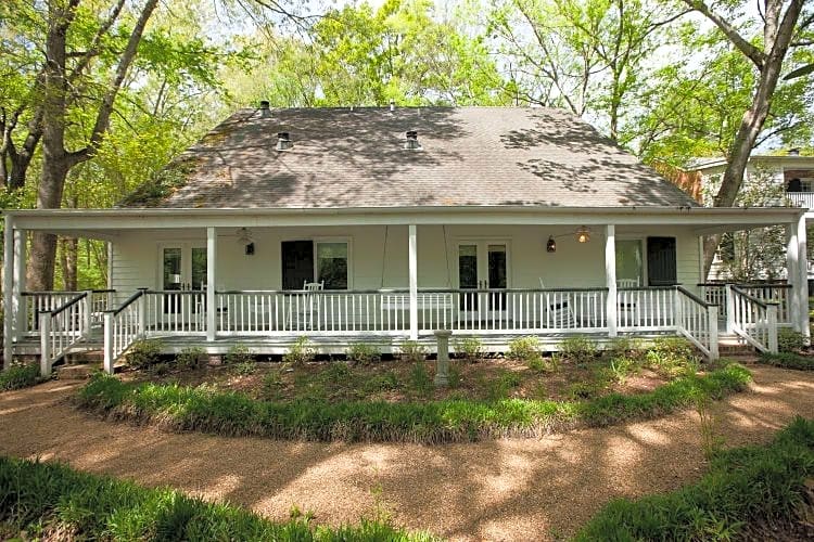 Monmouth Historic Inn