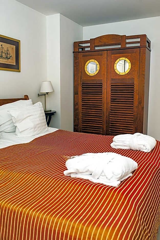 Port Hotel